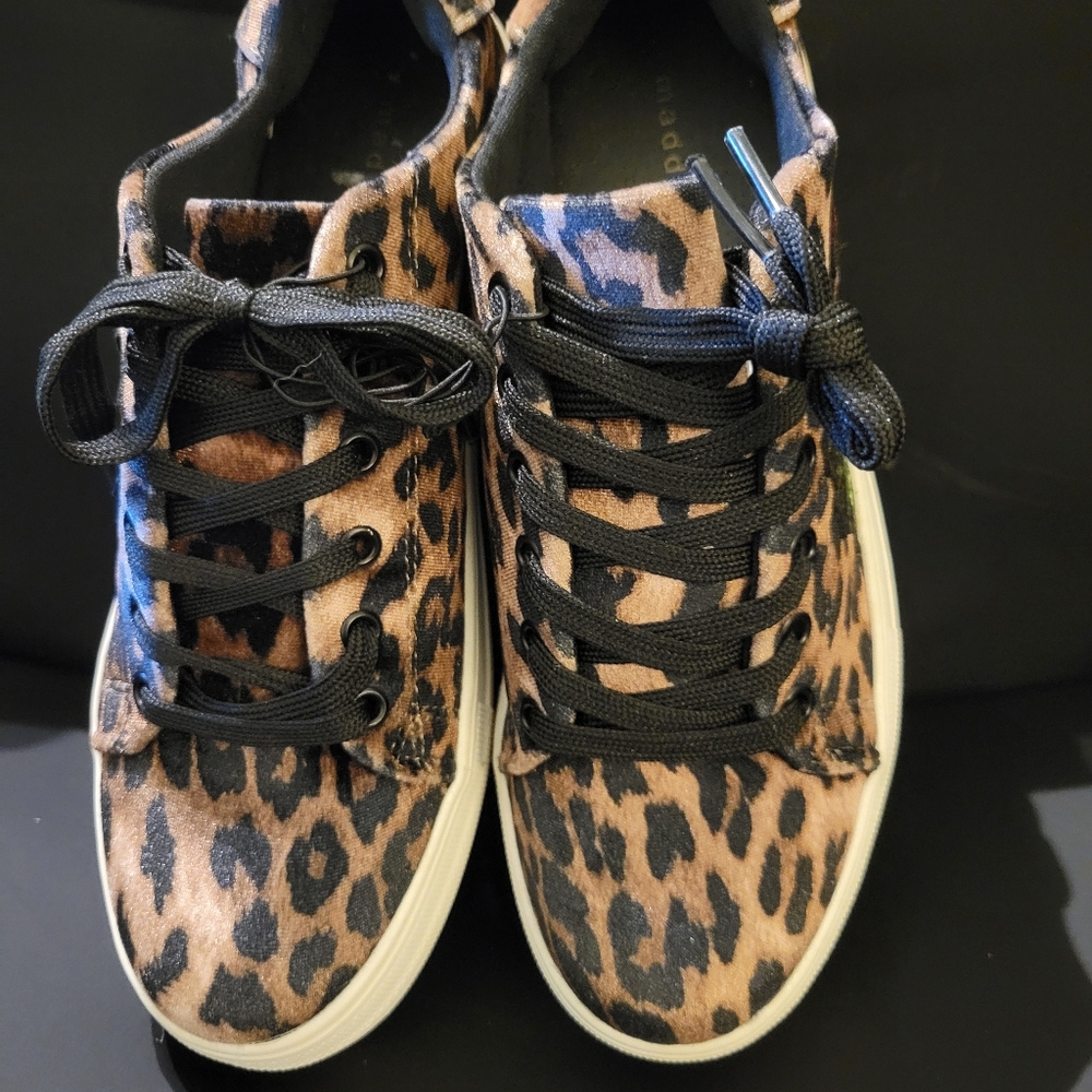 SALE! NWOT MADDEN GIRL FASHION SNEAKERS SZ 7